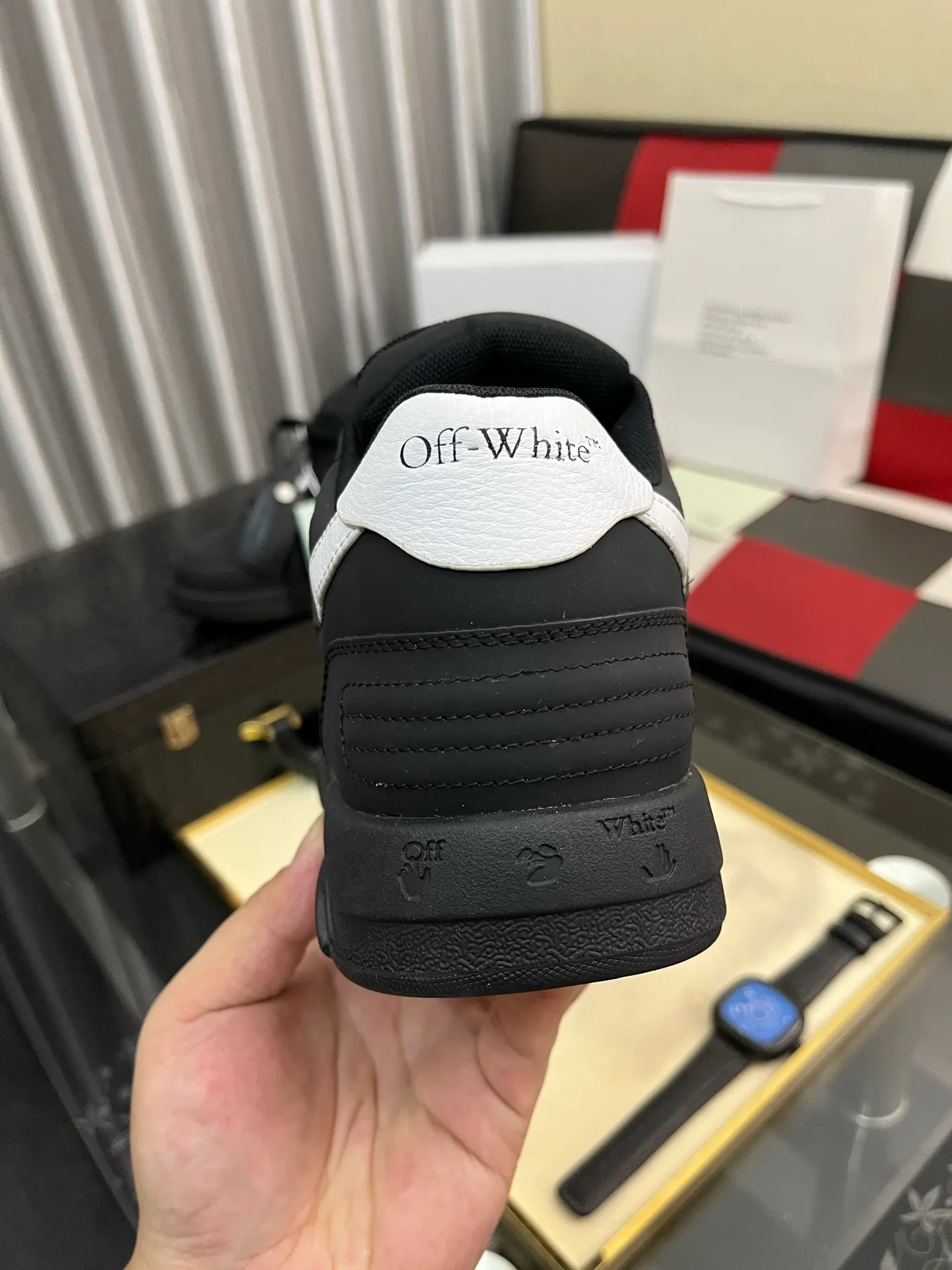 Men's shoes 💰600⌚️⌚️ OFF-White C/O VirGil Abloh fashionable and versatile casual shoes. Exclusive first release of the new model. Made of environmentally friendly cowhide leather and mesh fabric upper material. The insole is embedded with foam cushioning EVA material. The correct midsole is equipped with EVA lightweight cushioning. External tooth nail rubber outsole. The correct accessories can be customized simultaneously. Women's model: 35-40 Men's model: 39-45